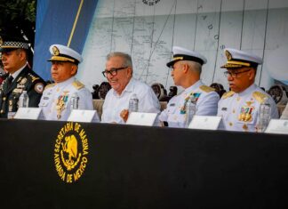 Rocha Moya asiste al relevo de mando en la Cuarta Región Naval y refrenda coordinación en seguridad