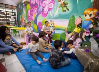 Cuentos, coronas y rosca llenan de magia “La hora del cuento” en la Biblioteca Rosa María Peraza