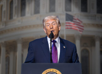 Supremo de EE.UU. declara ilegales aranceles impuestos por Trump; impacto podría sentirse en mercados mexicanos