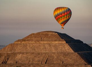 Entre pirámides y cables: globo aerostático se desploma en Teotihuacán y deja turistas heridos