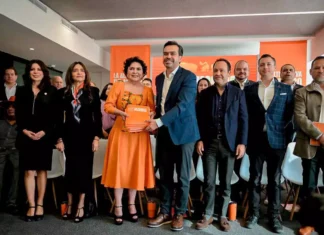 Voto obligatorio y jóvenes de 16 en las urnas: así sería la reforma electoral de MC