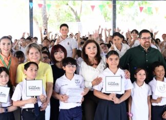 Gloria Himelda Félix de SEPyC entrega expedientes: 67 mil niños con problemas visuales reciben lentes gratis en Sinaloa
