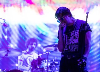 The Strokes deja de vivir del pasado: Reality Awaits es la bofetada que el indie rock necesitaba