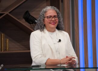 Graciela Domínguez levanta la mano rumbo al 2027