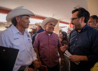 Alcalde destina 1.2 millones a ganaderos: 700 pacas de maíz salvan la sequía en Culiacán