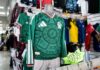 El SAT le saca la tarjeta roja a las “jerseys” de 200 pesos: México va por el contragolpe a la ropa pirata