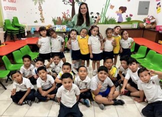 Romina y su maestra convierten un momento viral en mensaje: Sinaloa también sabe emocionar