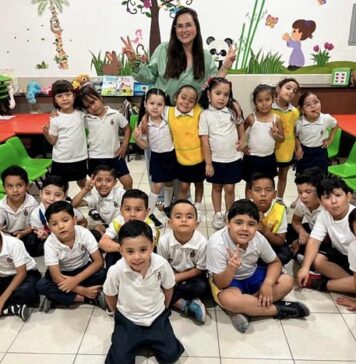 Romina y su maestra convierten un momento viral en mensaje: Sinaloa también sabe emocionar