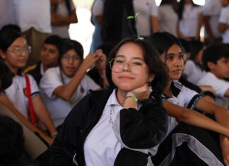 Llevan pláticas de motivación y desarrollo juvenil a estudiantes de la Federal 8 en Culiacán
