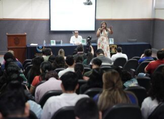 Tere Guerra llama a estudiantes de la UAS a ejercer el derecho con sentido humano