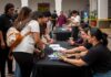 Kevin AMF desata filas en Culiacán: fans abarrotan Ayuntamiento por boletos gratis