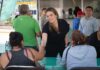 Ana Miriam Ramos lleva apoyo y alimento a familias en Hospital General de Culiacán