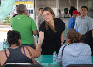 Ana Miriam Ramos lleva apoyo y alimento a familias en Hospital General de Culiacán