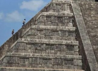 Burla en Chichén Itzá: turistas extranjeros escalan el templo de Kukulkán y desatan la furia de los visitantes antes de ser detenidos