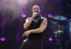 Pánico en Montenegro: Evacuan de emergencia a Ricky Martin tras ataque con gas lacrimógeno en pleno escenario