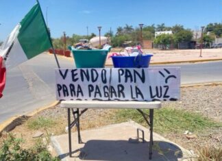 Crisis eléctrica en Guasave: Comerciante cierra su local y vende pan en la calle para pagarle a CFE