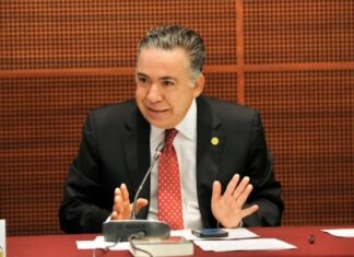Licencia exprés de diez horas: Enrique Inzunza regresa al Senado tras viajar a Sinaloa bajo la sombra de acusaciones de EE. UU.