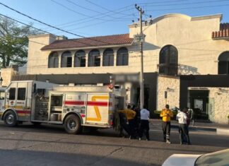 Nuevo incendio desata alarma en el Centro de Los Mochis tras tragedia en Plaza Fiesta
