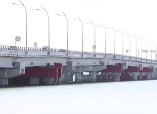 Apuntalan Puente Nichupté en Cancún a días de su inauguración por hundimientos
