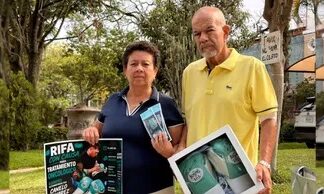 Canelo Álvarez se suma a lucha contra el cáncer y dona guantes para ayudar a familia