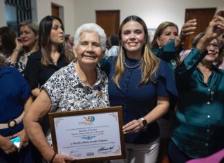 Reconocen a Martha Alicia Araujo por más de 40 años de trayectoria periodística en Sinaloa