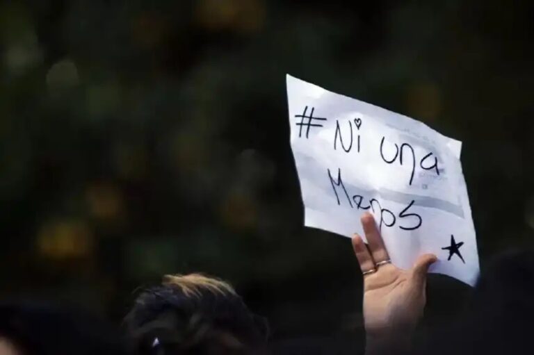 Ajuste y femicidios detonan el Ni Una Menos: marchan al Congreso tras la pérdida de 13 programas de auxilio