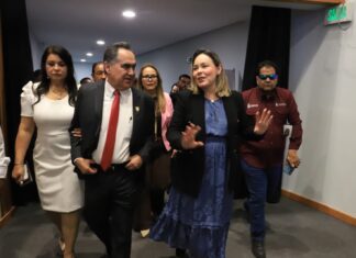Pacto político en Culiacán: Gobernadora Yeraldine Bonilla asiste al informe de la UAS y blinda con apoyo estatal al rector Jesús Madueña