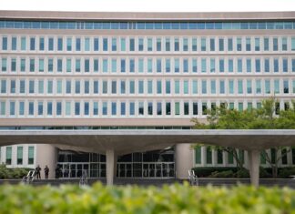 Oro, Rolex y un software fantasma: el oficial que engañó a la CIA desde adentro por 17 años