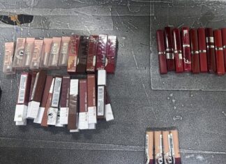 El precio de la belleza: Pareja cae en flagrancia tras intentar extraer cosméticos de una tienda en Mazatlán
