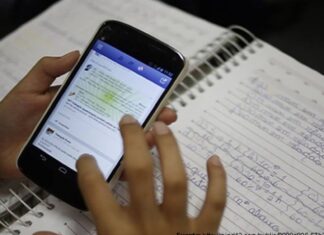 Pantallas bajo la lupa: El 80% de los ciudadanos exige frenar el uso de celulares en las aulas