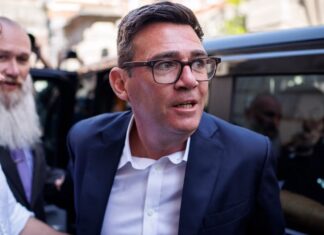 De Mánchester al Parlamento: Andy Burnham va por el control de Reino Unido tras la caída de Starmer