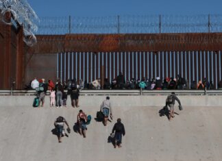 Vía libre a las deportaciones exprés: Tribunal de EE. UU. autoriza expulsiones aceleradas en todo su territorio