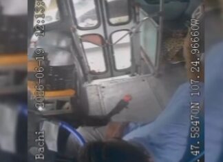 Trampa al volante: Captan en video a chofer usando tarjeta de estudiante para desviar tarifas en Culiacán