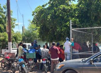 Bloqueo en Paredones: Colectivo “AquíNo” frena la entrega de despensas de Bienpesca en Ahome