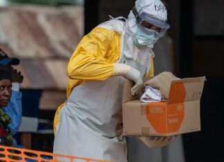 EU presiona a Europa para endurecer restricciones de viaje por brote de ébola