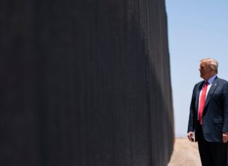 Trump prevé terminar el muro fronterizo con México a finales de 2027 pese a las protestas