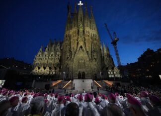 La Sagrada Familia alcanza su punto más alto tras inaugurar su nueva torre