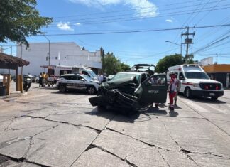 Patrulla del Ejército impacta camioneta de reparto en Culiacán y deja tres heridos