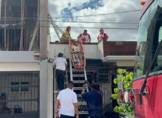 Varillaje de alto riesgo: joven recibe descarga eléctrica en segunda planta y moviliza a rescatistas en Scally
