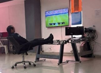 De la pantalla al veto total: prohíben celulares en la SSPM de Mazatlán tras foto del director del C2 viendo el Mundial