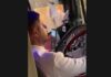 Captan en video a chofer de transporte público usando el celular al volante en Mazatlán