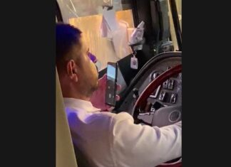 Captan en video a chofer de transporte público usando el celular al volante en Mazatlán