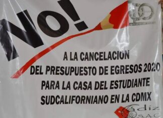 Se manifiestan en el Congreso de BCS por presunto recorte a la Casa del Estudiante en CDMX