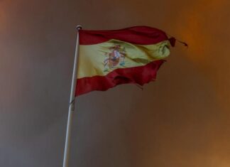 Devastación en Madrid: incendio devora 15 mil hectáreas y fuerza la evacuación de 40 mil personas