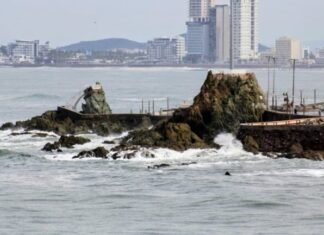 Bandera roja en Mazatlán: cierran accesos a playas y malecón por peligroso mar de fondo