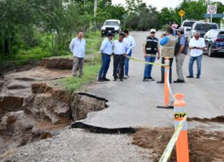 Socavones y asfalto destruido en Mocorito: despliegan operativo tras severos daños por lluvias