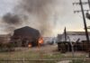 Incendio consume bodega de empaques en Batamote; Bomberos combaten el fuego