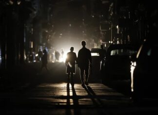 Cuba vuelve a quedar a oscuras; colapsa otra vez su sistema eléctrico nacional