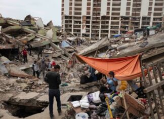 Sube a 4,734 la cifra de muertos por los terremotos en Venezuela; crecen críticas al gobierno
