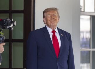 Trump retira tasa del 20% a buques que crucen Ormuz tras acuerdo con países del Golfo